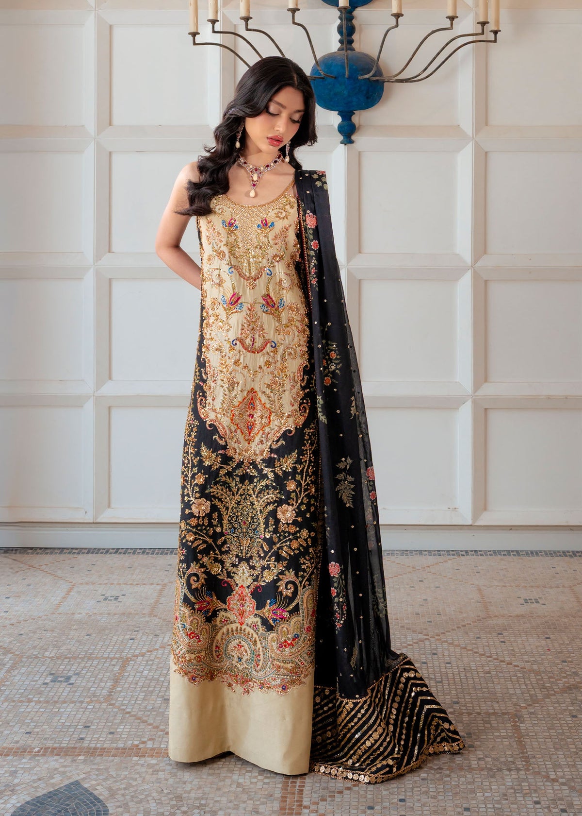 SAIRA SHAKIRA | NOIR SABLE