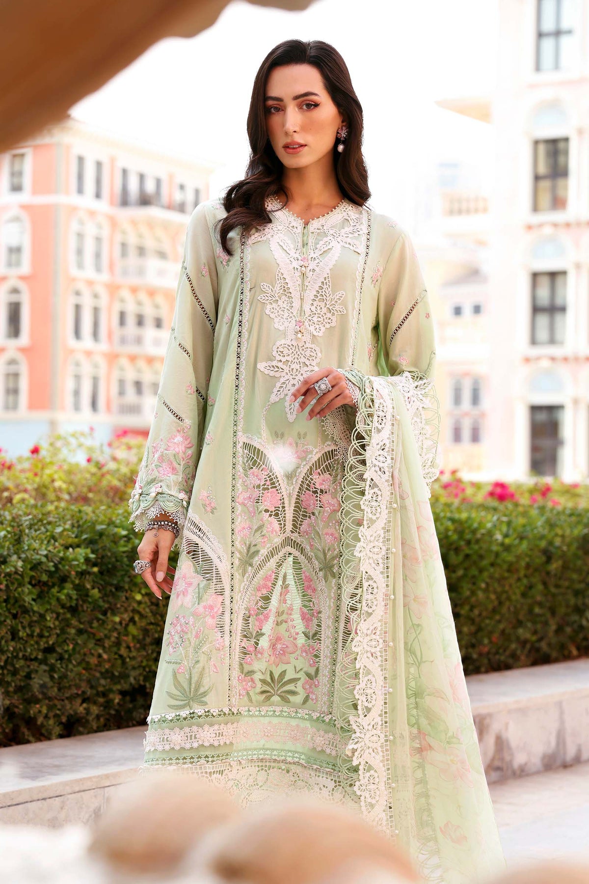 Maria b | Lawn